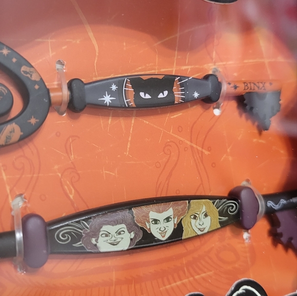 2/$25 Hocus Pocus Keys Collector Set of 2 Disney Store Collection Movie NEW - Picture 4 of 9
